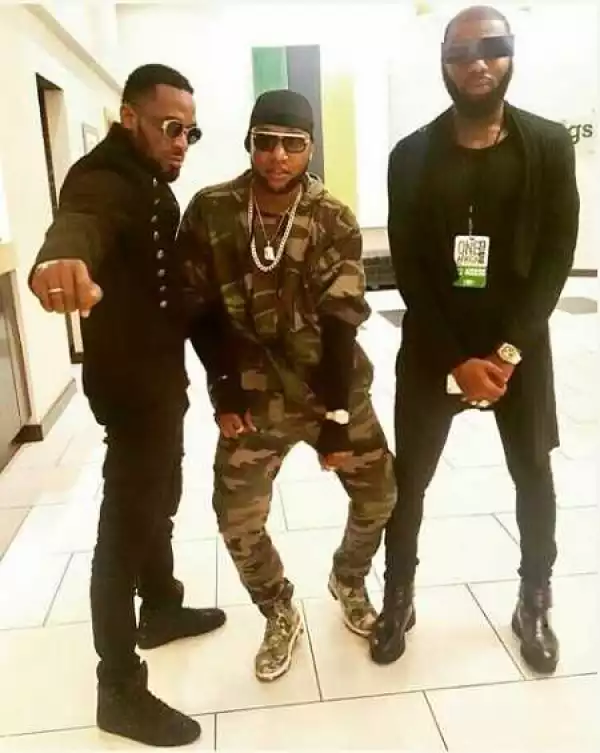 Chai! Fans React After Kcee is Caught Looking Like a ‘Disabled Person’ in a New Photo with D’banj